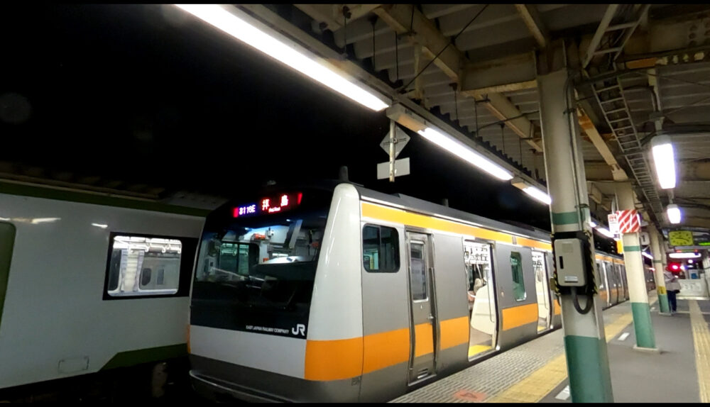 拝島行き電車
a-Hachikousen-Line-train-for-Haijima